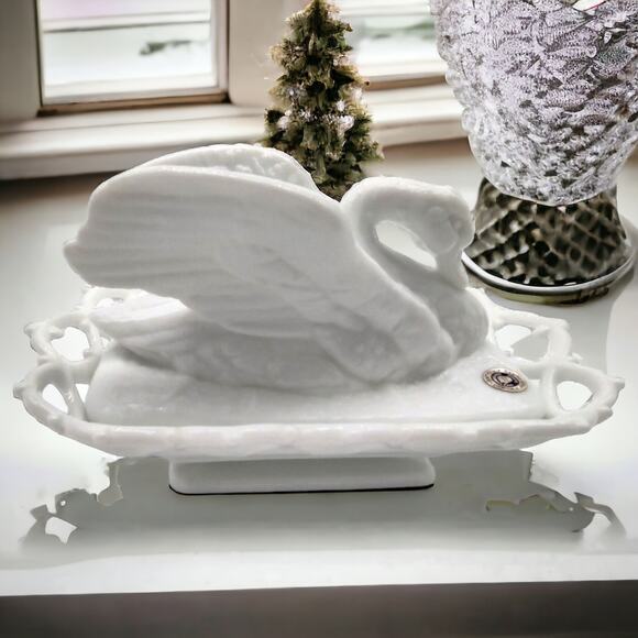 Westmoreland White Milk Glass Raised Wing Swan on Lacy Base Vintage Serving Dish - Picture 2 of 15